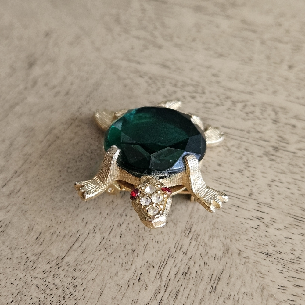 Vintage Brooch Green Glass Gold Tone Turtle Pin Brooch - Picture 7 of 11